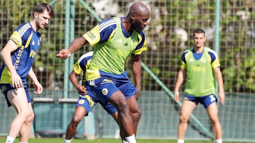 GALATASARAY - FENERBAHÇE derbisi ne zaman, saat kaçta, hangi kanalda? Derbi günü değişti mi?