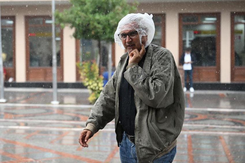 Yağışlı havalar geri dönüyor! Meteoroloji'den İstanbul ve 13 şehir için kuvvetli sağanak yağmur uyarısı