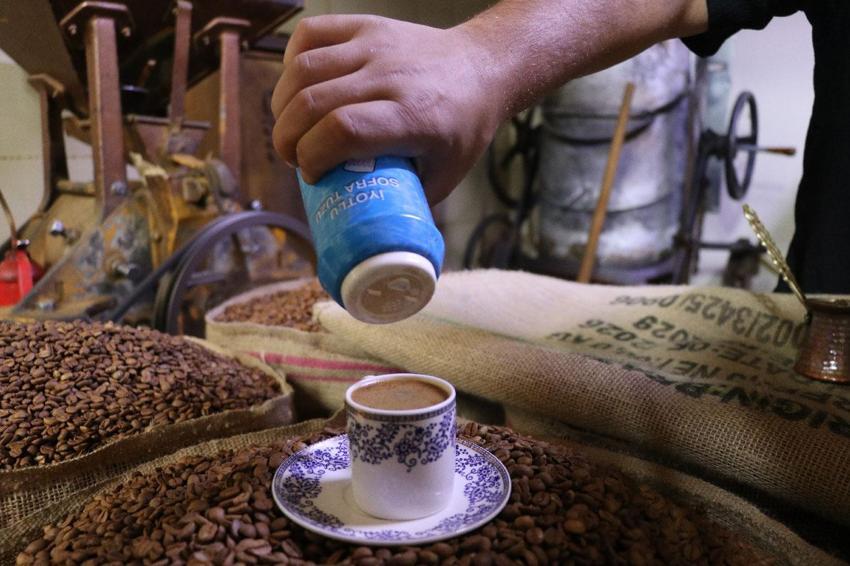 Tuzlu kahve geleneğinin anlamı değişti! Eskiden gelin damadı istemediğinde kullanılırdı
