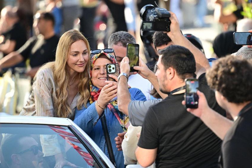 63. Uluslararası Antalya Altın Portakal Film Festivali! Kortej için vatandaşlar sokakları doldurdu