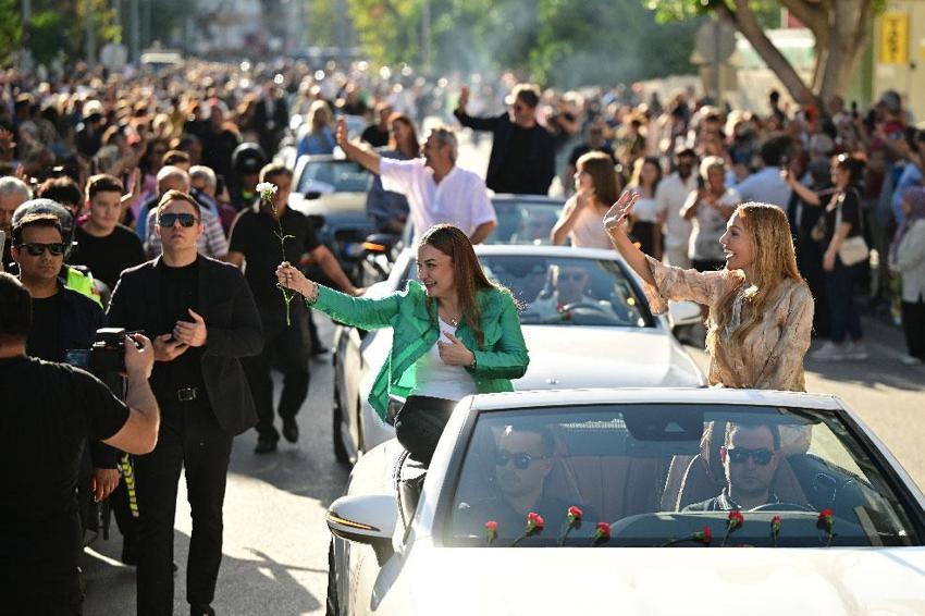 63. Uluslararası Antalya Altın Portakal Film Festivali! Kortej için vatandaşlar sokakları doldurdu