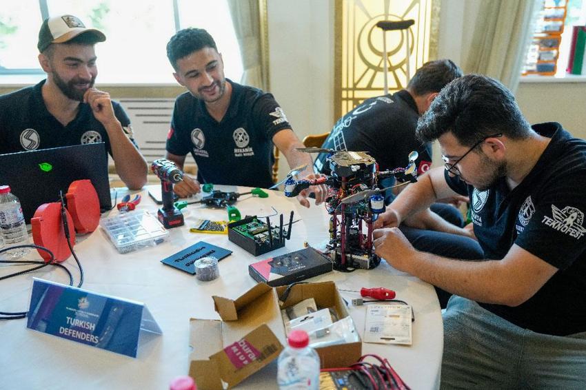 Model Uydu Yarışması’nda 8 ülkeyi geride bırakan Türk ekibinden uydu şampiyonluğu