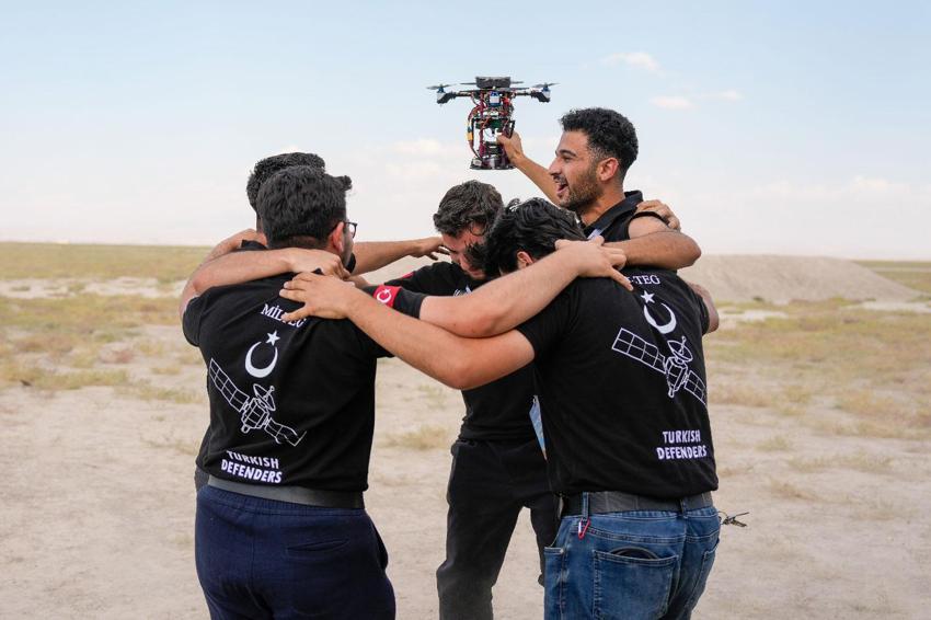 Model Uydu Yarışması’nda 8 ülkeyi geride bırakan Türk ekibinden uydu şampiyonluğu