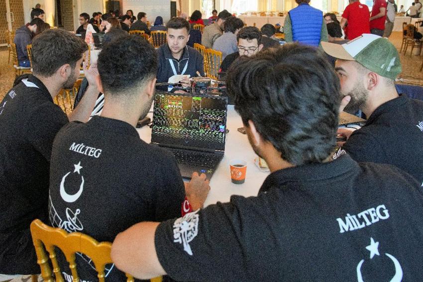 Model Uydu Yarışması’nda 8 ülkeyi geride bırakan Türk ekibinden uydu şampiyonluğu