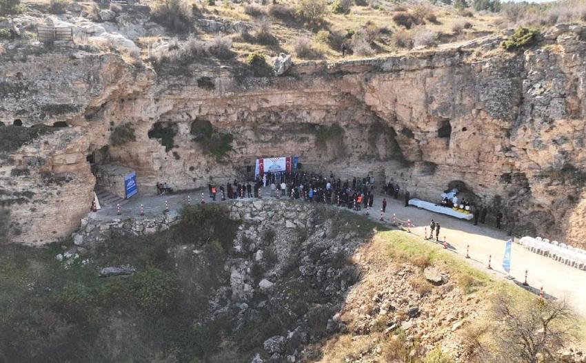 Selçuklu’da mağaralarda geleneksel yöntemlerle üretilen peynir hasadı sürüyor