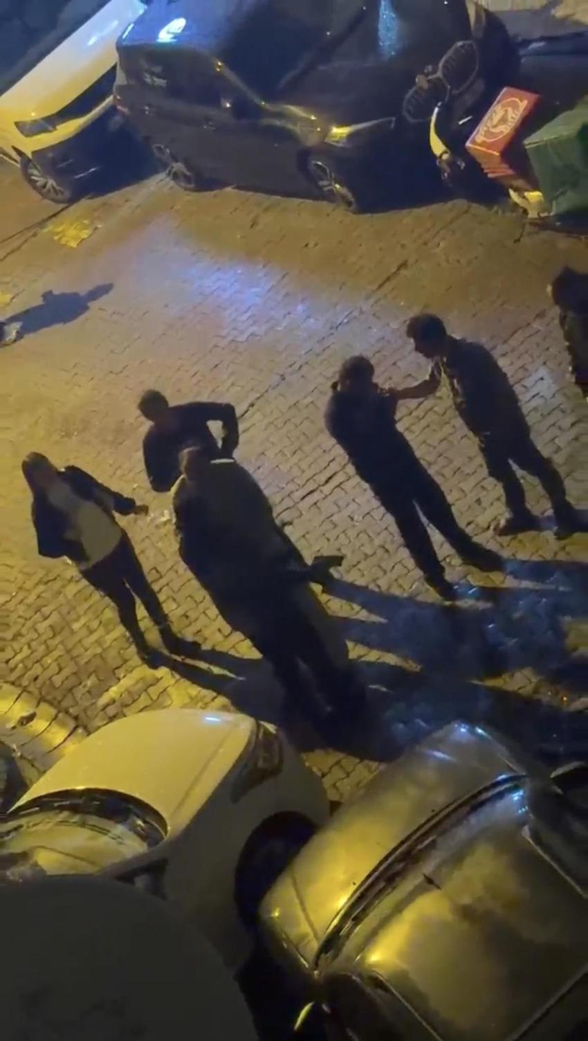 Kağıthane'de elle taciz iddiası! Şüpheliyi yakalayan vatandaşlar kendi aralarında kavga etti