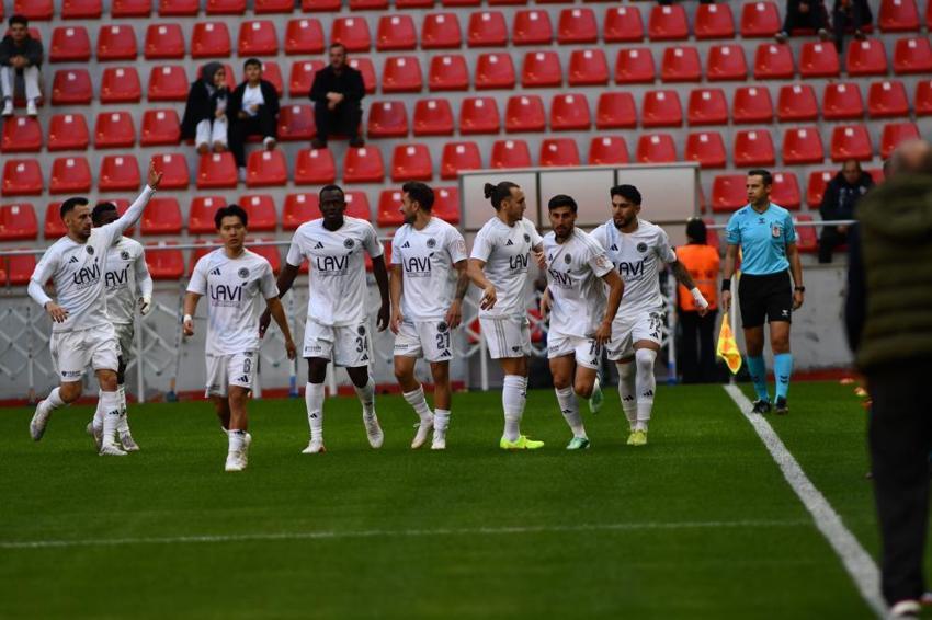 Batman'da muhteşem geri dönüş! Petrolspor geriye düştüğü maçta kazanmayı bildi