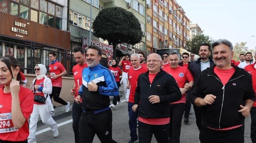 En küçüğü 8, en büyüğü 87 yaşında: Bursa’da Cumhuriyet için koştular