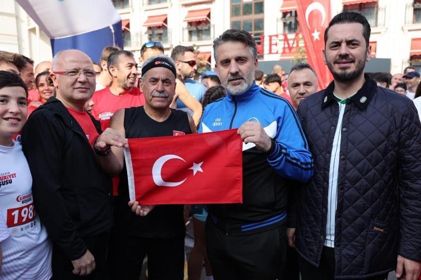En küçüğü 8, en büyüğü 87 yaşında: Bursa’da Cumhuriyet için koştular
