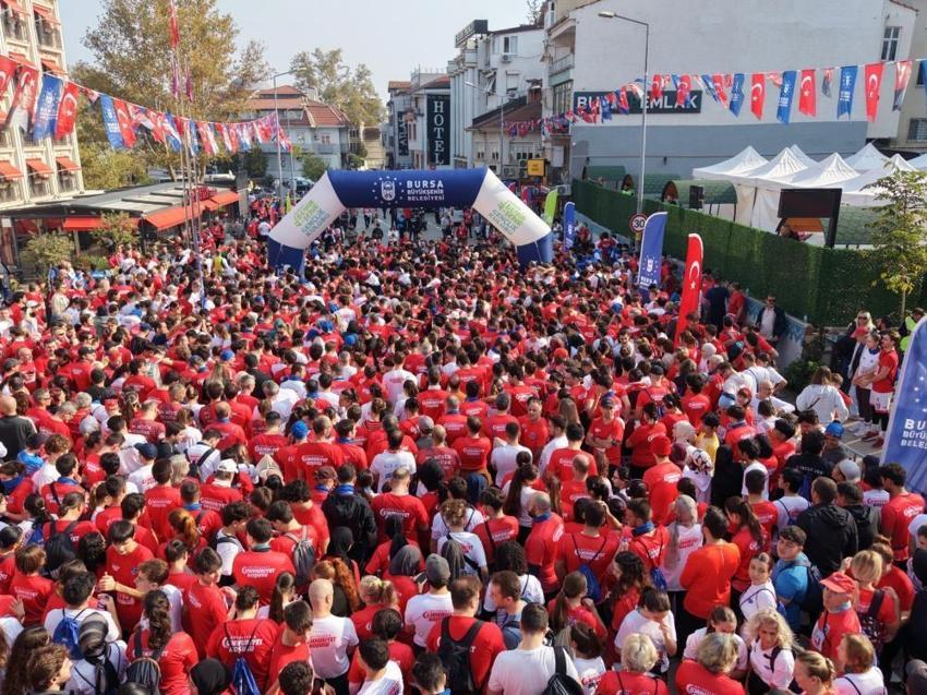 En küçüğü 8, en büyüğü 87 yaşında: Bursa’da Cumhuriyet için koştular