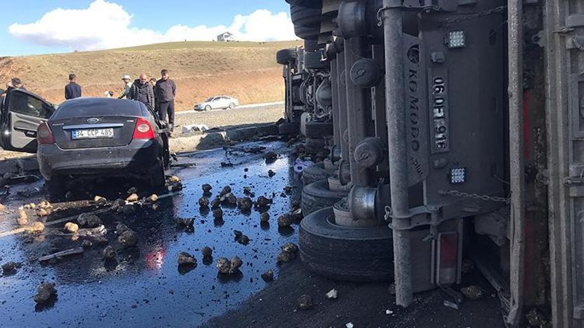 Ağrı'da can alan trafik kazası: TIR ile otomobil çarpıştı 4 kişi hayatını kaybetti