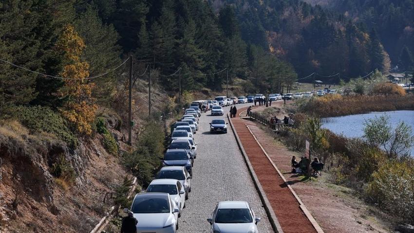 Abant’ta sonbahar şöleni: Binlerce kişi akın etti