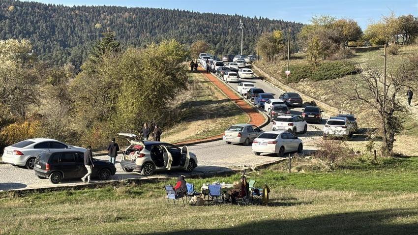 Abant’ta sonbahar şöleni: Binlerce kişi akın etti