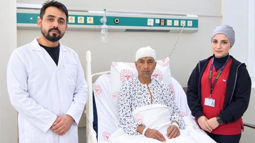 Şanlıurfa’da baş ağrısı şikayetiyle hastaneye gitti, beyninden çıkan kitle şaşırttı