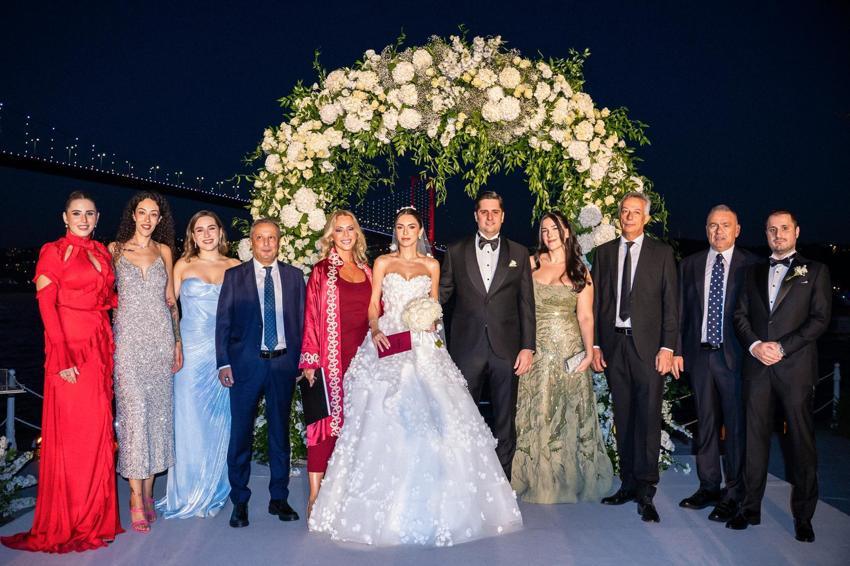 Esma Sultan Yalısı’nda görkemli düğün: Boğaz’a karşı “evet” dediler