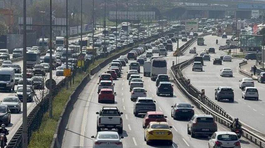 İstanbul'da yağış trafiği kilitledi! Yoğunluk yüzde 80'i buldu