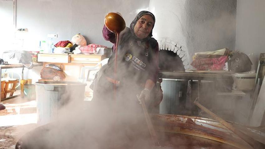 Dağlardan toplayıp odun ateşinde işliyorlar! 6 ürünle başlayıp 65 çeşide ulaştılar: 150 haneye ek gelir kapısı oldu