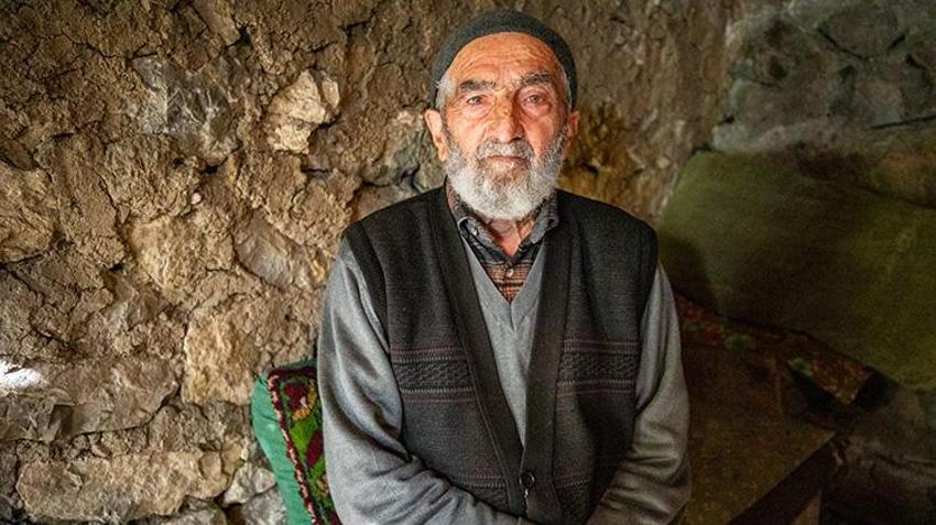 Erzurum'da bu işi yapan 18 kişi vardı bir tek o kaldı! 60 yıllık Rus örsüyle bir zanaati yaşatıyor