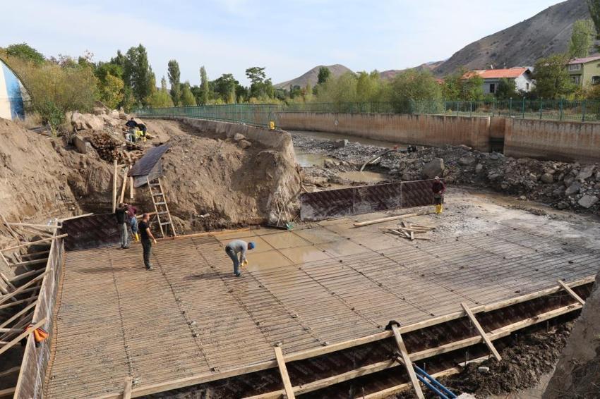 Oltu Çayı’na 6 yeni köprü geliyor: İlk iki köprüde inşaat başladı