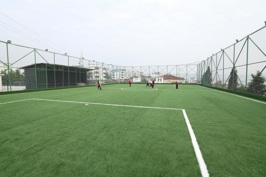 Diliskelesi’nde iki noktada dönüşüm: Park ve halı saha modernleşiyor