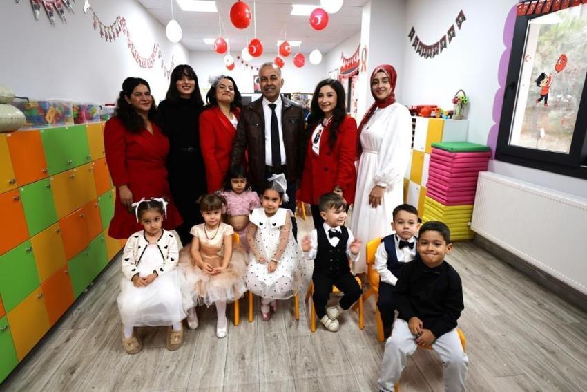 Minik öğrencilerden Cumhuriyet balosu: Manisa’da renkli görüntüler