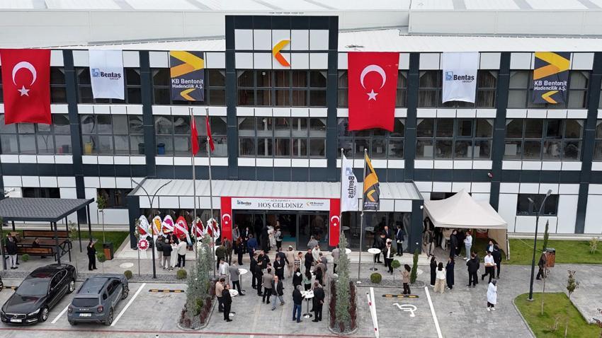 Bentonit madenini işleyerek kedi kumu üreten firma Türkiye'ye 50 milyon dolar döviz kazandırıyor
