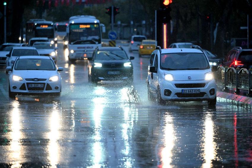 Sağanak yağışlar 33 şehirde etkili olacak! Meteoroloji son hava durumu raporuyla uyardı