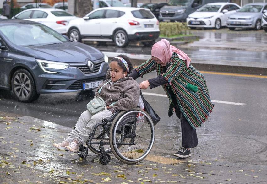 Sağanak yağışlar 33 şehirde etkili olacak! Meteoroloji son hava durumu raporuyla uyardı