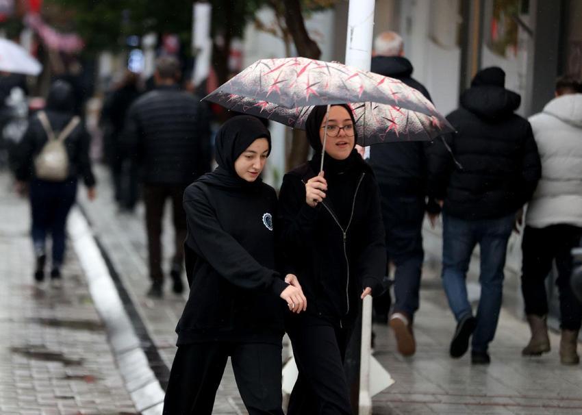Sağanak yağışlar 33 şehirde etkili olacak! Meteoroloji son hava durumu raporuyla uyardı