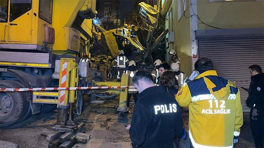 Beyoğlu'nda gece yarısı korku dolu anlar! 5 katlı metruk bina çöktü, bitişikteki binalar da zarar gördü