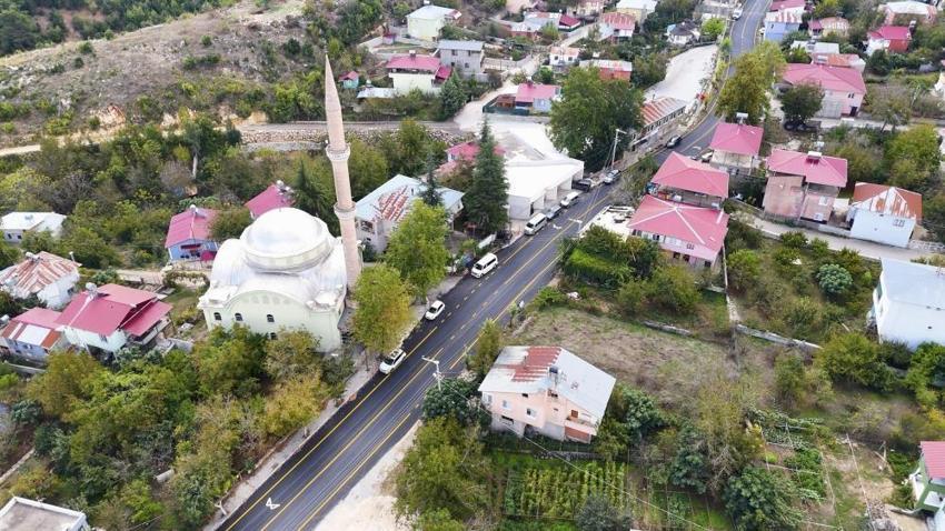 Mersin’de Toroslar’ın yolları yenileniyor: 405 bin ton asfalt serildi
