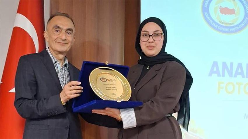 Adana’dan uluslararası sahneye! Liseli Sudenaz dev organizasyonda birincilik kürsüsüne çıktı