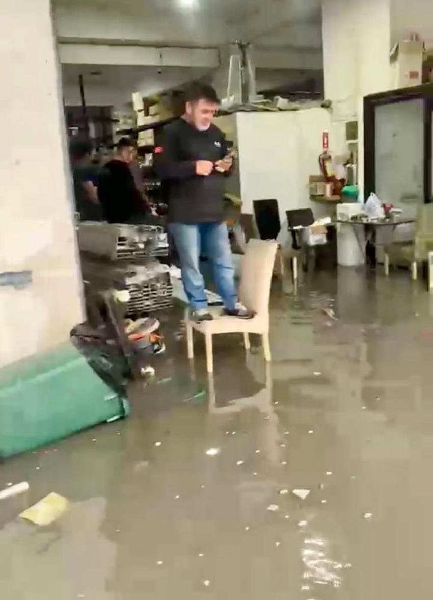 Bodrum’da sağanak dehşeti: Cadde ve sokaklar göle döndü