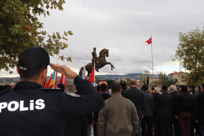 Manisa'da Cumhuriyet Bayramı coşkusu çelenk töreniyle başladı