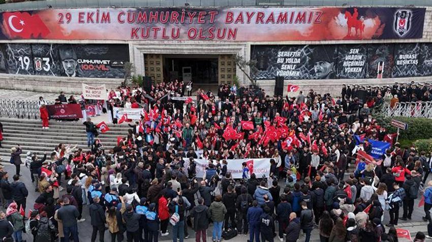 Beşiktaş Kaymakamlığı ve Beşiktaş Kulübü Cumhuriyet yürüyüşü düzenledi!