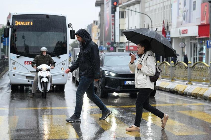 Sağanak yağışlar kuvvetli geliyor! Meteoroloji ve AFAD tarih vererek İstanbul ve birçok ili uyardı: Şiddetli yağışlara dikkat
