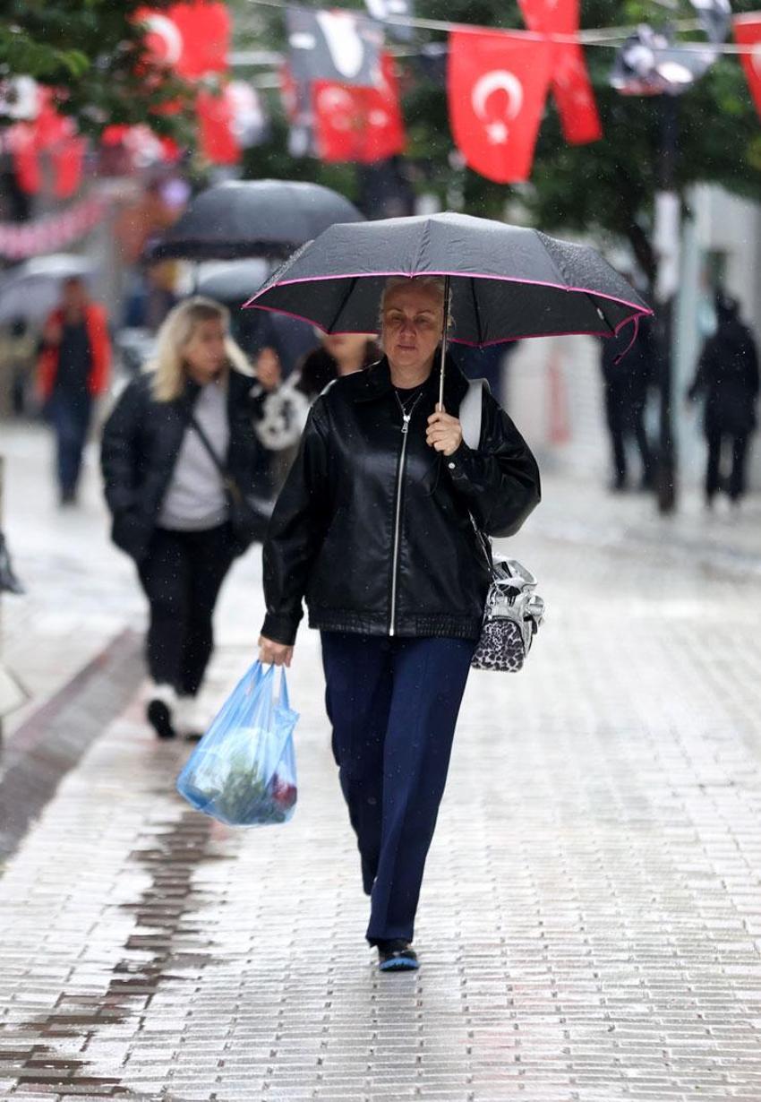 Sağanak yağışlar kuvvetli geliyor! Meteoroloji ve AFAD tarih vererek İstanbul ve birçok ili uyardı: Şiddetli yağışlara dikkat