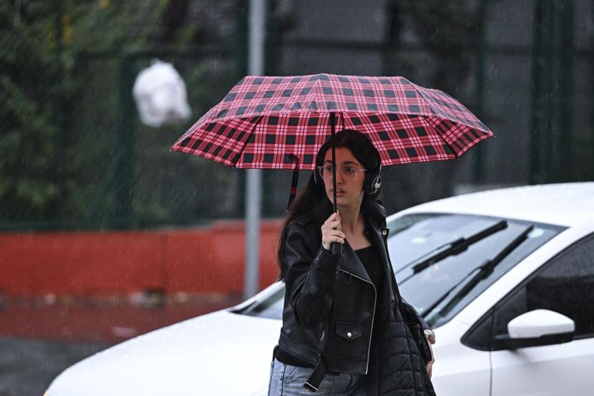 Sağanak yağışlar kuvvetli geliyor! Meteoroloji ve AFAD tarih vererek İstanbul ve birçok ili uyardı: Şiddetli yağışlara dikkat