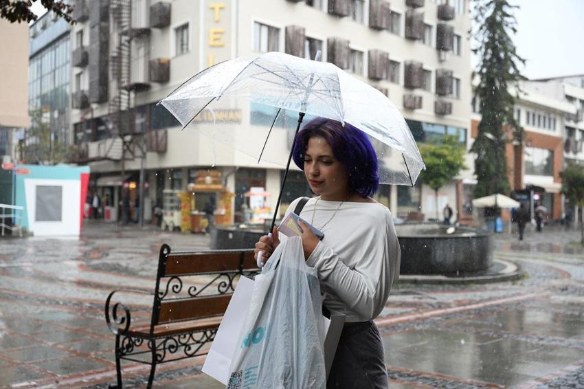 Sağanak yağışlar kuvvetli geliyor! Meteoroloji ve AFAD tarih vererek İstanbul ve birçok ili uyardı: Şiddetli yağışlara dikkat
