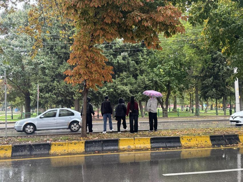 Sağanak yağışlar kuvvetli geliyor! Meteoroloji ve AFAD tarih vererek İstanbul ve birçok ili uyardı: Şiddetli yağışlara dikkat