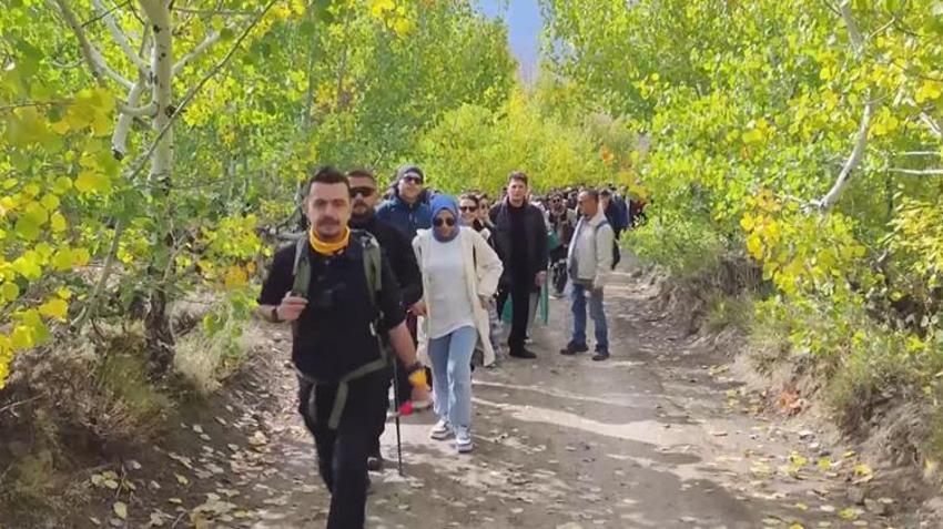 Muş'ta 120 kişi bir araya geldi! Bölgenin en büyüleyici noktasını keşfetti: Herkes hayran kaldı