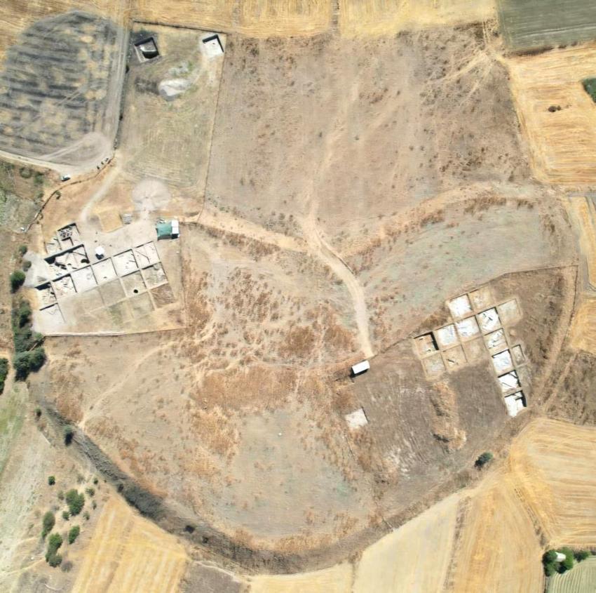 Kalp şeklindeki Tavşanlı Höyük'te 4 bin yıllık keşif: Yıkılan binanın molozları arasından çıktı: 'Binlerce yıl böyle korunmuş'