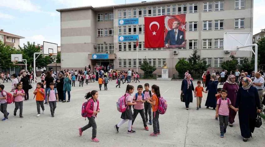 30 Ekim (yarın) okullar tatil mi? 30 Ekim 2026 Cuma resmi tatil mi, idari izin var mı?