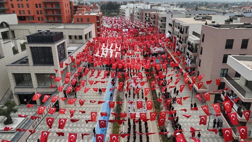 Hatay'da Cumhuriyet coşkusu! Büyük yıkımın yaşandığı cadde yeniden hayat buldu