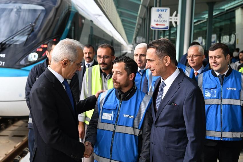 Bakan Uraloğlu Milli Hızlı Treni test etti: 2027'nin ilk çeyreğinde yolcu taşımaya başlaması hedefleniyor