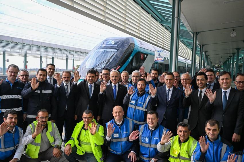 Bakan Uraloğlu Milli Hızlı Treni test etti: 2027'nin ilk çeyreğinde yolcu taşımaya başlaması hedefleniyor