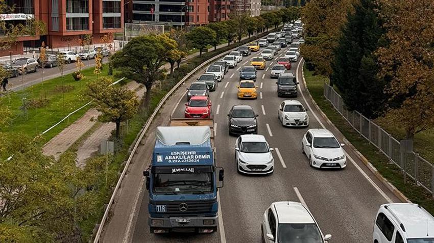 SOLOTÜRK heyecanı Eskişehir’i kilitledi! Binlerce kişi Sazova’ya akın ediyor