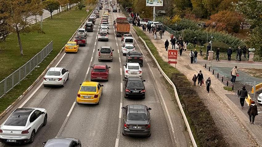 SOLOTÜRK heyecanı Eskişehir’i kilitledi! Binlerce kişi Sazova’ya akın ediyor