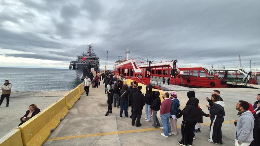 Tekirdağ’da TCG Işın gemisine ziyaretçi akını! Metrelerce kuyruk oluştu