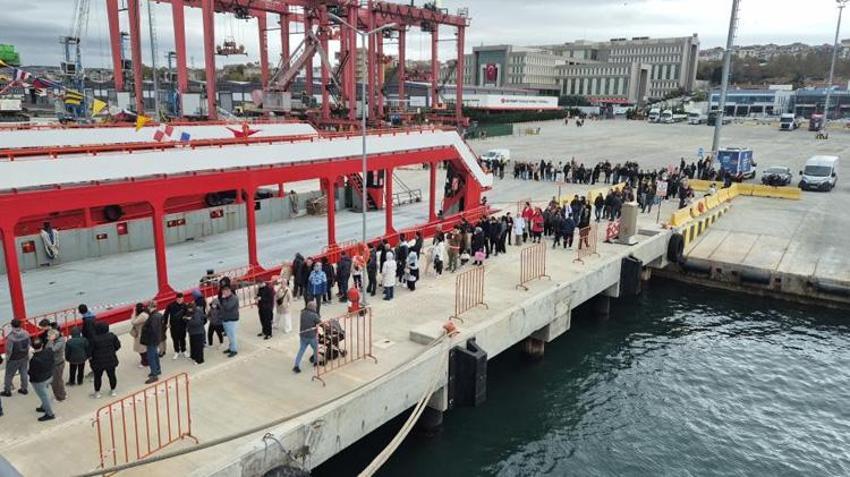 Tekirdağ’da TCG Işın gemisine ziyaretçi akını! Metrelerce kuyruk oluştu